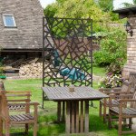 Garden Privacy Screen, Decorative Outdoor Divider, Metal Privacy Screen with Stand, Irregular Fence Style, Black