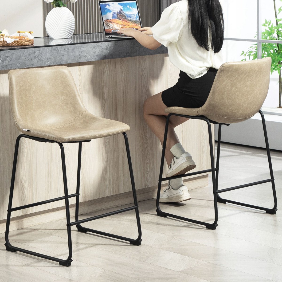 Counter Height Bar Stools Set of 2, Vintage PU Leather Bar Chairs, Kitchen Stool with Footrest, Beige